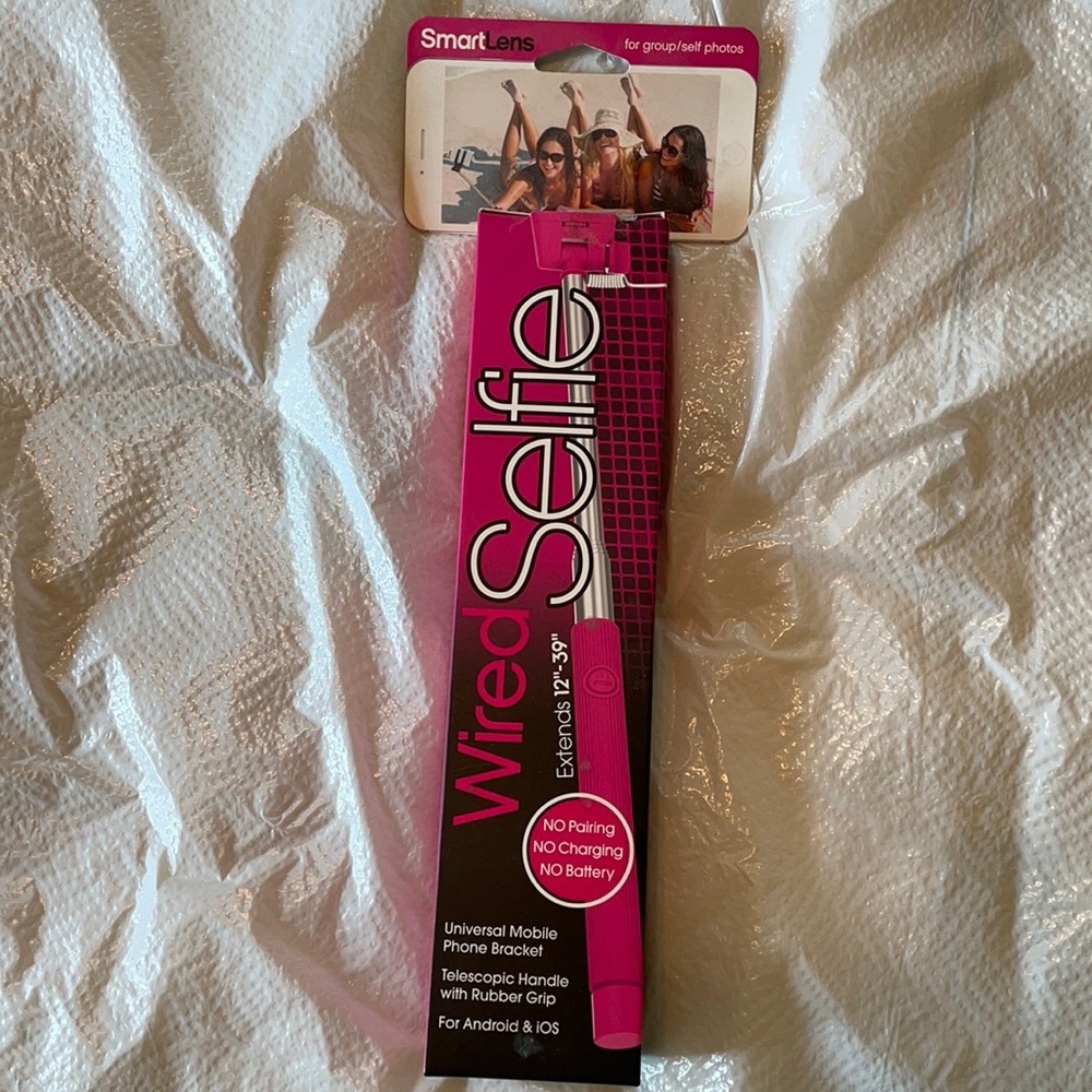 SmartLens Wired SelfieStick for group/self photos